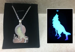 Howling WOLF GLOW in the DARK Silver Pendant Charm Necklace Dog Conservation - Picture 1 of 3