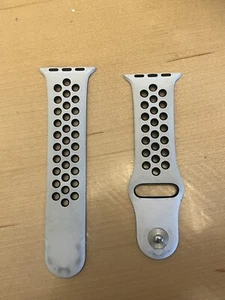 Bracelet sport Apple Nike authentique pour montre 41 mm S/M Summit blanc/noir - Photo 1 sur 3