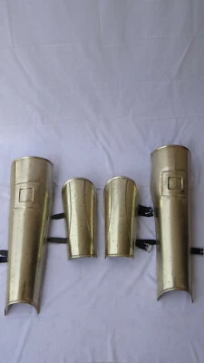 Caballero de colección latón acabado antiguo pierna y brazo armadura guardia artículo de Halloween Foto 1 de 4