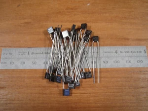 MilSpec Molded Ceramic Capacitors .1 uF 50 V, qty 25 - Imagen 1 de 2