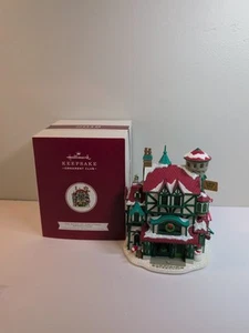 2019 Event Exclusive Hallmark Magic Of Christmas North Pole Village Artist sign - Picture 1 of 7
