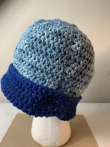 Handgestrickte Grobstrickmütze Beanie Größe S (Teenager oder kleine Erwachsene) Blau Multi - Bild 1 von 6