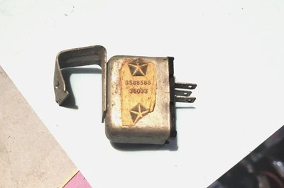 Dodge Charger 1972-73, Plymouth Road Runner carrocería B cinturón de seguridad relé #3588588 Foto 1 de 3