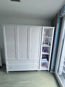 Kinderzimmer Möbel Weiß Bestehend aus Kleiderschrank,Bett,Vitrine, Kommode usw. - Bild 1 von 18