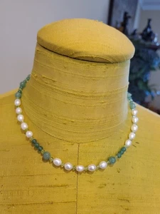 COLLAR VINTAGE DE CUENTAS DE PIEDRA AVENTURINA VERDE GENUINA DE 16" Y PERLAS DE AGUA DULCE - Imagen 1 de 5