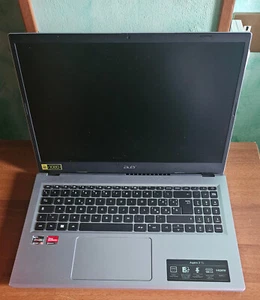 Acer Aspire 3, 15,6" IPS Ryzen 5 7520U 8GB DDR5 512GB SSD -pagato 550€ mai usato - Foto 1 di 15