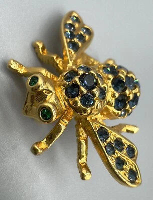 Broche prendedor pequeño de abeja tono dorado cristales azules ojos verdes Joan Rivers 1"" Foto 1 de 4