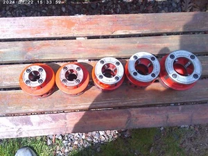 Ridgid manual pipe threader 6 pc's & pipe ratchter with handle - Picture 1 of 5