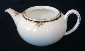 Beautiful Wedgwood Osborne Teapot, No Lid - Picture 1 of 4