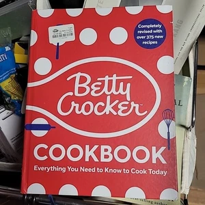 The Betty Crocker Cookbook, 13th Edition: Everything You Need to Know to Cook To - Bild 1 von 5