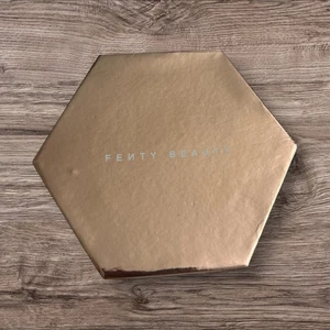 Fenty Beauty Fairy Bomb Glittering Pom Pom Rose On Ice - Picture 1 of 4