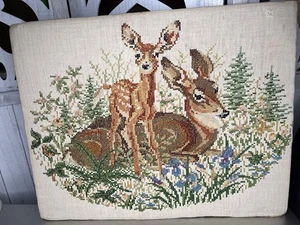 Vintage Kreuzstich Hirsch: Mutter & Rehkitz 23 x 19 Zoll MCM Dekor ungerahmt - Bild 1 von 6