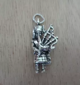 Sterling Silver 12x25mm 3.6 gram Scottish Bagpipe Player Music Charm - Picture 1 of 5