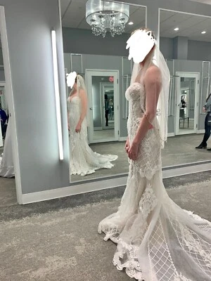 Vestido de novia Oleg Cassini talla 2 escote corazón hundido encaje sexy cuentas Foto 1 de 4