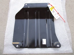11 - 19 GMC SIERRA CHEVY SILVERADO UNDERBODY SKID PLATE P/N 25871125 OEM NEW - Picture 1 of 6