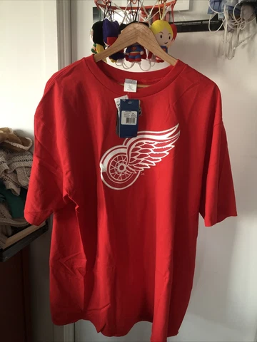 NWT Detroit Red Wings NHL Henrik Zetterberg #40 Red Name and Number T-Shirt, 2XL Cover