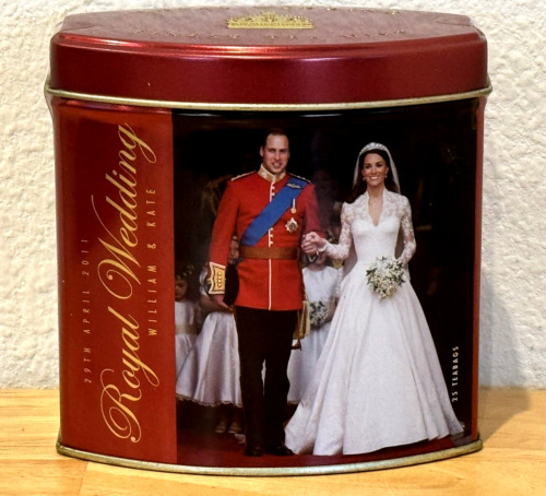 NEW SEALED ROYAL WEDDING FINEST TEA GIFT TIN 25 TEABAGS PRINCESS WILLIAM & KATE