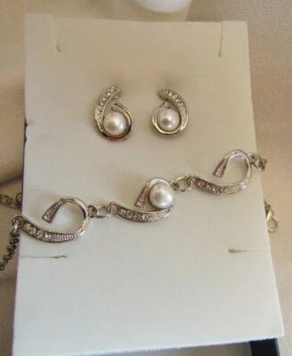 Hermoso conjunto de pulsera de tobillo y pendientes perforados - en caja imitación perla Foto 1 de 2