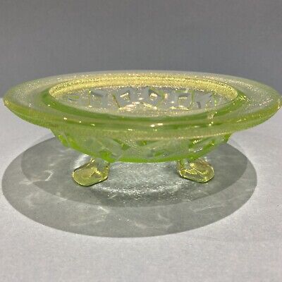 Vintage Stylish Libochovice Green Uranium Glass Shaped Patterned Footed Bowl • 42.71€