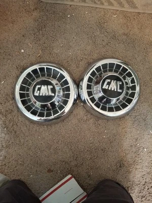 (2) VINTAGE ORIGINAL OEM 1955-1959 GMC PICKUP TRUCK 1/2 TON BLACK HUBCAPS GM A+ - Image 1 of 4