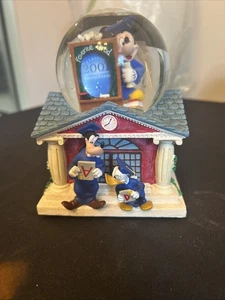 MARCO DE FOTOS DE GLOBO DE NIEVE MUSICAL FAVORITO DE DISNEY - MICKEY, GOOFY, DONALD #4 - Imagen 1 de 6