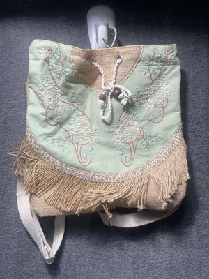 Mochila Boho Earthbound Trading Co. Bolsa bordada margarida boêmia juta algodão - Imagem 1 de 4