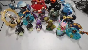 Lot Of 15 Genuine Disney Marvel Avengers and Activision Figurines - Photo 1/6