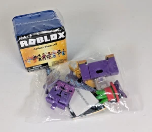 Roblox Celebrity Series 2 CRAZYBLOX Zubehör Item Code Guide Blue Box - Bild 1 von 2