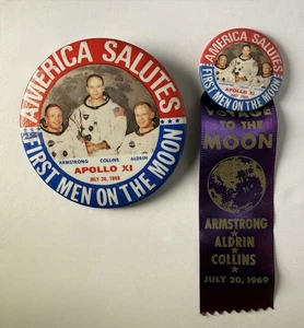 Lotto 11 bottoni Apollo Viaggio sulla Luna Armstrong, Aldrin, Collins 1969 - Foto 1 di 7