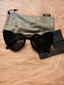 Designer Sonnenbrille Herzform Cat Eye Retro Schwarz Brillengestell von SOJOS - Bild 1 von 9
