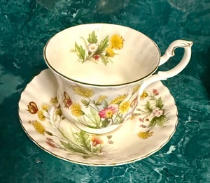 Schöne Teetasse und Untertasse. England - Bild 1 von 4