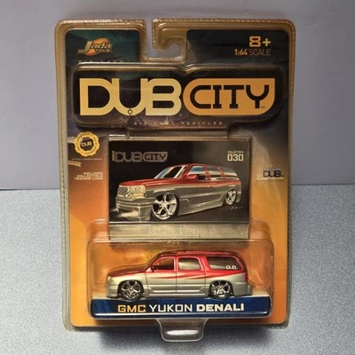 Jada Toys Dub City 2003 GMC Yukon Denali rojo #30 Fred Durst en tarjeta  Foto 1 de 3