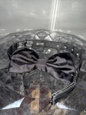 PAJARITA AJUSTABLE BONITA NEGRA HUGO BOSS 100 % SEDA PARA HOMBRE Foto 1 de 4