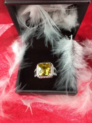 Gc GUESS 925 Sterling Silver Beautiful Yellow Gemstone & CZ Ring (SZ 7) - Image 1 of 4