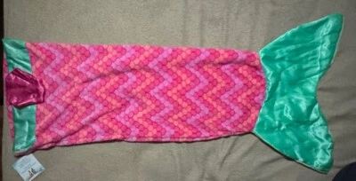 Manta de peluche Snuggie Tails rosa y verde sirena 54 X 28 pulgadas  Foto 1 de 4