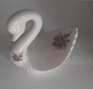 Vintage Athena Porcelain Swan Rose Spray Figurine U.S.A. - Imagen 1 de 6