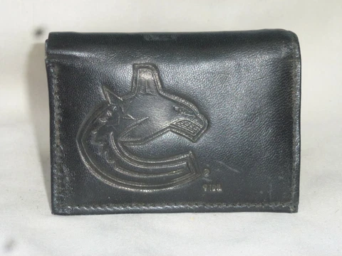 VANCOUVER CANUCKS    Leather TriFold Wallet    NEW    black 3 Cover