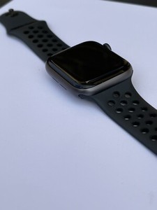 apple watch seri 4 nike