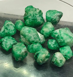 80,cts Natural top green crystal emerald rugh gemstone raw lot @swat pakistan - Picture 1 of 7