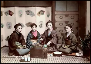 Kusakabe Kimbei ""Cuatro mujeres bebiendo té"" © 1890 Reimpresión - Imagen 1 de 1