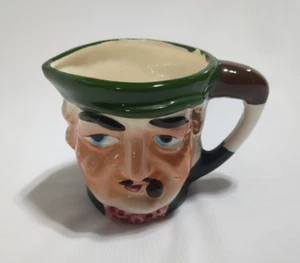 Vintage Miniatur Toby Becher Stein, grüner Hut schwarzes Hemd, besetztes Japan, 2,5" - Bild 1 von 8
