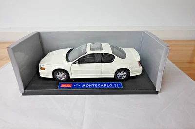 Sun Star 1982 White  2000 Chevrolet Monte Carlo SS Classic Models 1:18 Scale - Image 1 of 4