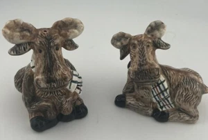 Pair Salt Pepper Shakers Christmas Moose In Scarves So Cute! - Picture 1 of 6