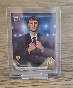 Tarjeta Cooper Flagg Rookie Draft Night 2025 Topps NBA #D1 Dallas Mavericks preventa - Imagen 1 de 2