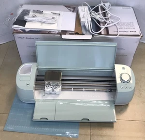 Cricut Explore Air 2  Cutter Plotter Craft Vinyl DIY Scrapbooking - Picture 1 of 6