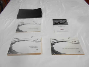 GMC SIERRA/SIERRA DENALI 2017 juego manual del dueño de 4 piezas y estuche de lona negro. FABRICANTE DE EQUIPOS ORIGINALES - Imagen 1 de 6