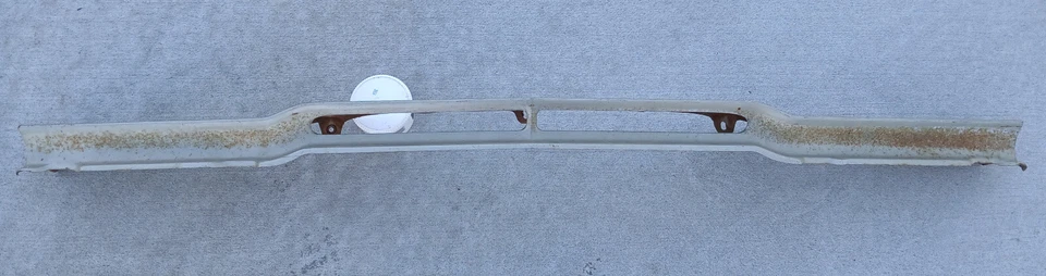 1963 Ford Galaxie Custom Country Sedan válvula de enchimento de para-choque - Imagem 1 de 1