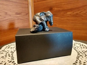 MINIATURE BABY ELEPHANT PEWTER FIGURINE CLIMBING OVER A LOG MADE IN THE USA - Picture 1 of 11