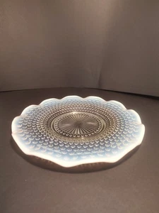 Fenton Moonstone Hobnail piastra 10,5 pollici - Foto 1 di 4