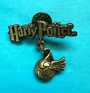 Harry Potter Golden Snitch Pinback Warner Bros Antik Goldton - Bild 1 von 4